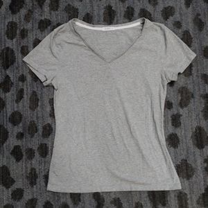 Gray V-Neck Tee sz M